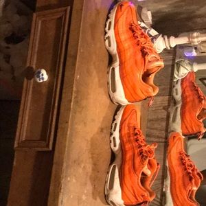 I’m sellin Nike air max